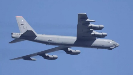 दो देशों के युद्धक विमानों में टक्कर होते- होते बची