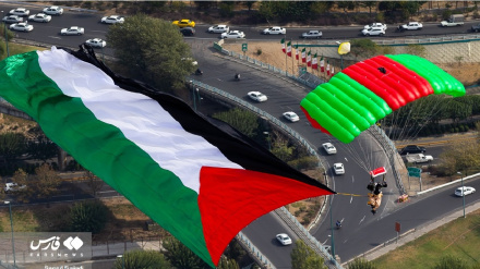 (FOTO DEL GIORNO) Tehran, bandiera della Palestina