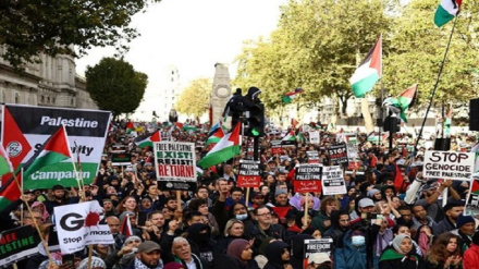 Në Londër me mijëra njerëz protestojnë në mbështetje të Palestinës