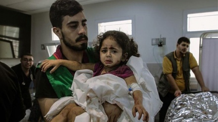 Tim Medis Evakuasi Jenazah Anak-Anak Palestina