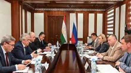 Incontro dei funzionari russi e tagiki