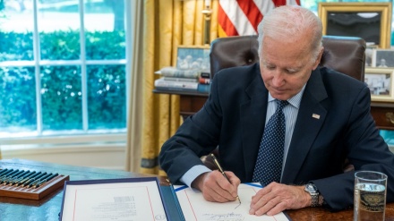 ביידן חתם על אישור התקציב הזמני כדי לעקוף השבתת הממשל הפדרלי