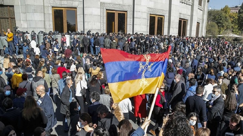 تظاهرات در پایتخت ارمنستان علیه نخست وزیر
