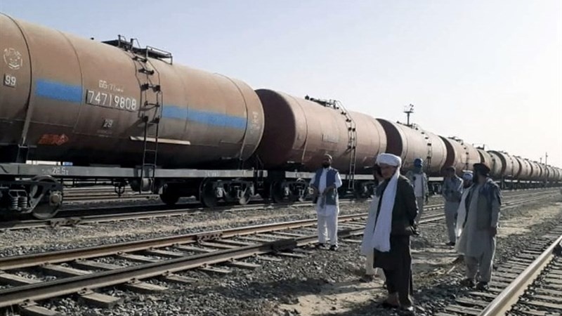 بازگرداندن ده ها تن بنزین بی کیفیت از سوی طالبان به ازبکستان