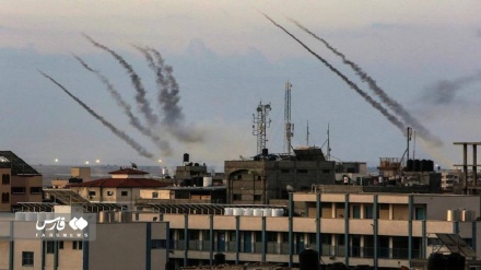 (FOTO DEL GIORNO) Lancio missili di Hamas verso il nemico sionista