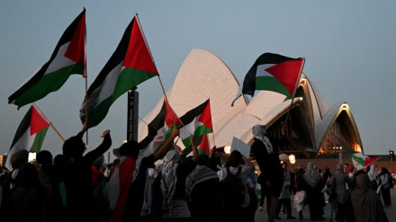 Pro-Palestinian demonstrators rally in front of Sydney Opera House