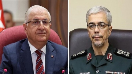 د ترکیې د دفاع وزیر د ایران د وسله والو ځواکونو له لوی درستیز سره سلامشورې وکړې