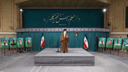 Tokoh Akademis dan Masyarakat Iran Bertemu Rahbar