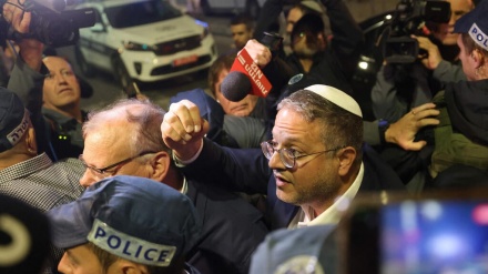 גם אם הוא יאיים, הוא לא יקיים