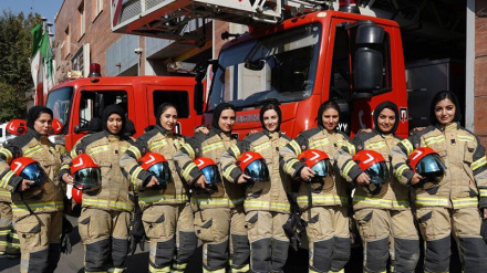 (FOTO) Tehran, presenza femminile in Vigili del Fuoco