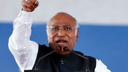 भारतः चुनावों के माहौल में कांग्रेस का भाजपा पर हमला, कहा सेना का इस्तेमाल राजनीति के लिए कर रही है मोदी सरकार