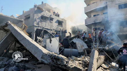 (FOTO) Bombe su case, scuole e ospedali di Gaza
