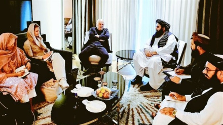 نړیواله ټولنه دې له افغان حکومت سره د تعامل خنډونه لیرې کړي