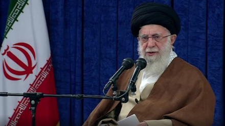 ইসরাইলকে ধ্বংসের হাত থেকে রক্ষা করতে পশ্চিমারা ছুটে আসছে: সর্বোচ্চ নেতা