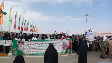 ナイジェリアのシーア派指導者がイラン到着、市民と学生らが歓迎