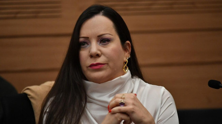 גוטליב טוענת ששקמה ברסלר נועדה עם ראש המוסד