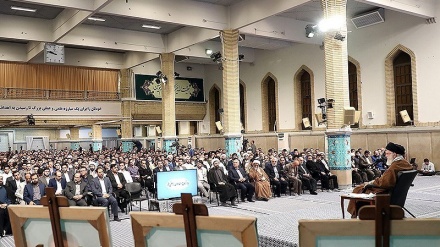 Pertemuan Tokoh-Tokoh Akademis dan Intelektual dengan Rahbar (1)