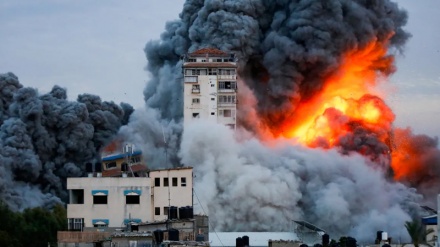 Qindra palestinezë janë martirizuar dhe plagosur në sulmet ajrore dhe detare të regjimit sionist në Gaza