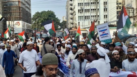 গাজায় ইসরাইলি হামলার প্রতিবাদে ফুঁসে উঠেছে বাংলাদেশের মানুষ; ঢাকায় বিক্ষোভ 