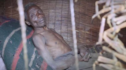 د افریقا ښاریز ولې ۴۵ څلویښت کاله ځان په کور کښې بند کړی دی؟