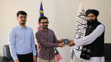 په مالیزیا کې میشتو افغانانو ته د پاسپورټونو د ورکولو بهیر پیل شو