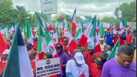 Радость народа Нигера от высылки французского посла