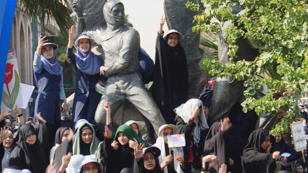 Thousands of Iranian students rally in solidarity with Palestinians