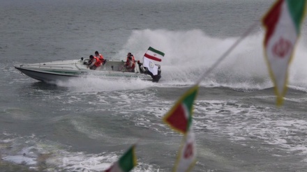  Iranian coast guards stage large-scale naval exercise along southern shores 