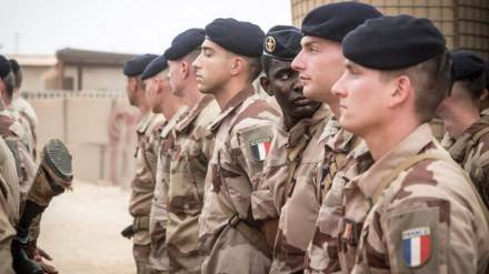 Томба: Франция не намерена выводить войска из страны