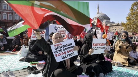 İstanbul'da kadınların Filistin'e destek için başlattığı oturma eylemi devam ediyor