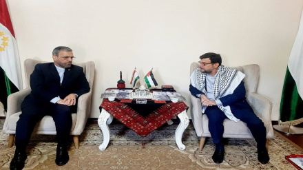 Имзои дафтари ёдбуди шуҳадои ҷиноёти ҷангии режими саҳюнистӣ дар Ғазза тавассути сафири Эрон дар Тоҷикистон