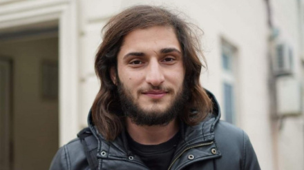 Döyülməsinə etiraz edən reportyor saxlanılıb