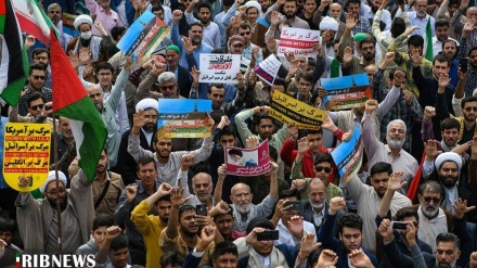 (FOTO) Iran, proteste a Qom contro crimini di Israele a Gaza - 1