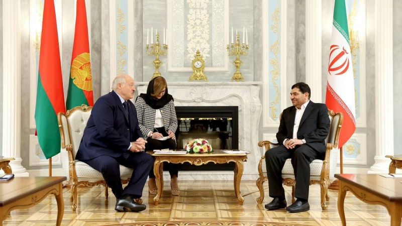 Лукашенко: Независимые страны должны противостоять Западу