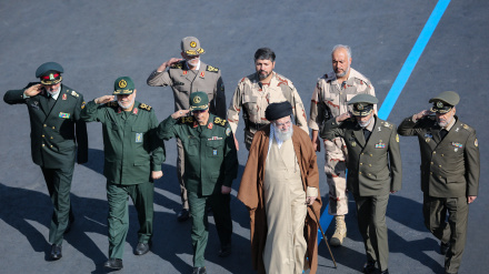 (FOTO) Ayatollah Khamenei oggi all'accademia militare Imam Ali (as)