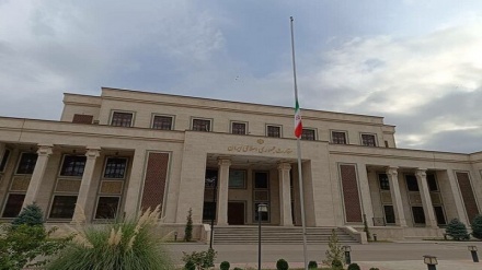 پرچم ایران در سفارت ایران در تاجیکستان نیمه افراشته شد