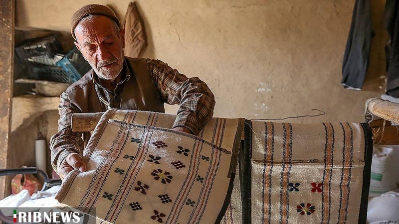 (FOTO DEL GIORNO) Khurgin, tappeto in lana vergine a Isfahan, annodato a mano