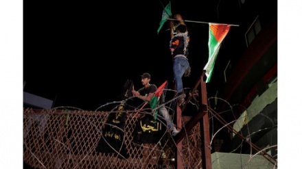 Crimini di Israele a Gaza, assalto all'ambasciata Usa a Beirut + VIDEO