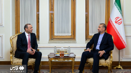 ՀՀ Ազգային անվտանգության խորհրդի քարտուղարը Թեհրանում հանդիպել է Իրանի ԱԳ նախարարի հետ