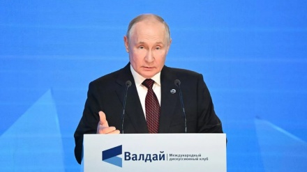 Putin Meminta Barat untuk Menyingkirkan Arogansi Kolonial