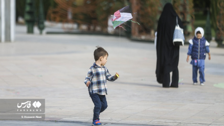 Проведение семейной акции по запуску воздушных змеев в поддержку детей Газы в Тегеране