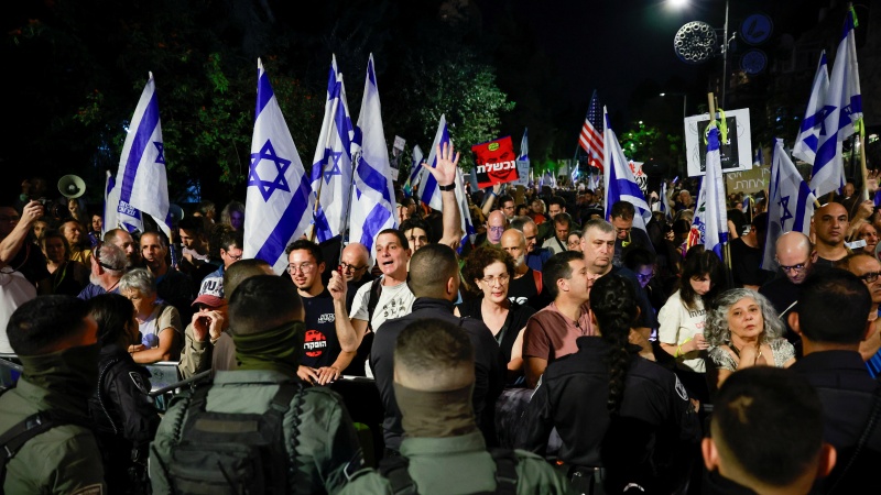 Demonstratat kundër Netanjahut në Tel Aviv u shndërruan në përleshje me policinë