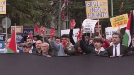 Pro-palästinensische Gruppen veranstalten Proteste gegen die USA, während Blinken Gespräche in Ankara führt