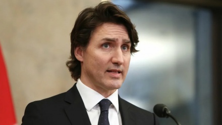 カナダ首相、レストランでガザ停戦求める抗議者に取り囲まれる