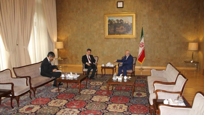 イランに駐在する相川一俊・日本大使とイランのモッタキー元外相