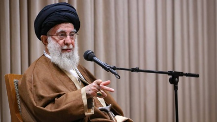 Media: Ayatollah Khamenei ai Paesi arabo-islamici: “fermare l'esportazione di petrolio e merci a Israele” 