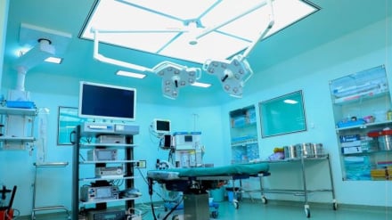 د پاکستان د انجلۍ له جسم ۱۵ کلوګرامه ټیومر وویستل شو