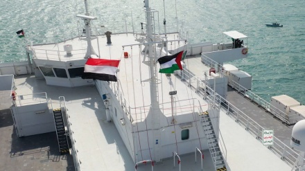 Resistenza yemenita a bordo di una nave inglese catturata si congratula i palestinesi per l’Eid al-Fitr