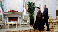 イランのライースィー大統領とタジキスタンのラフモン大統領