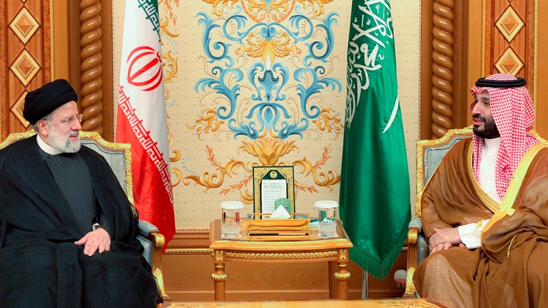 रियाज़ में राष्ट्रपति रईसी की कई देशों के नेताओं से मुलाक़ात, मोहम्मद बिन सलमान को दी ईरान यात्रा की दावत